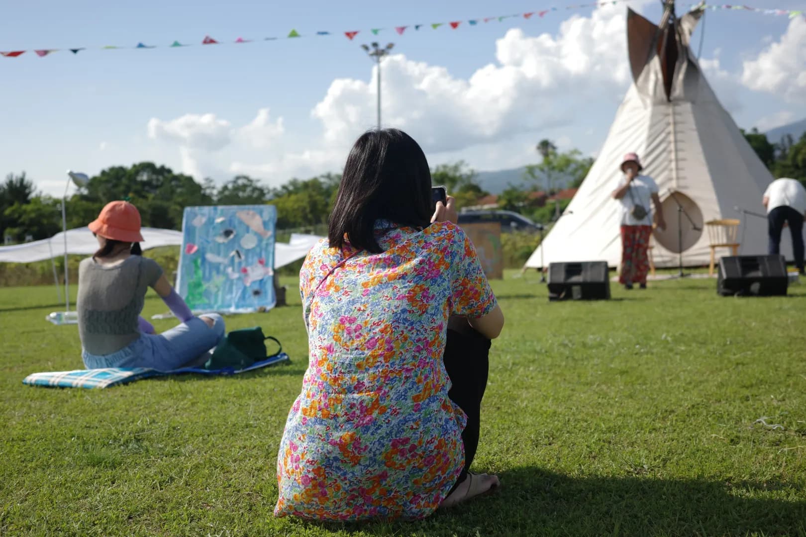 Jiseul em apresentação no palco
