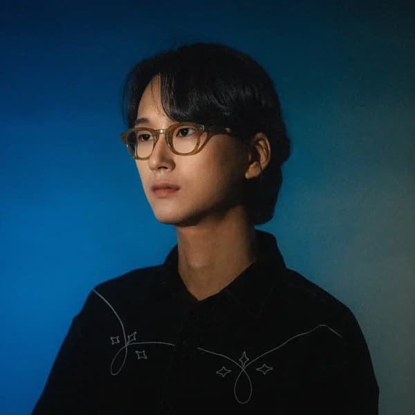 Auteur-compositeur-interprète Lee Hyeong-ju
