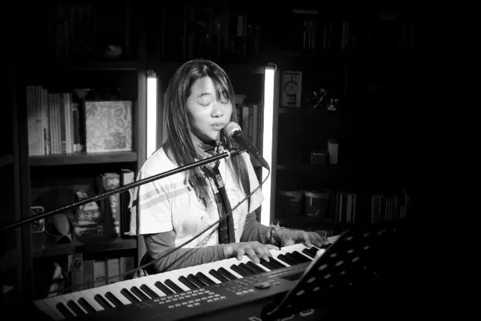 Uma melodia de solidariedade além da distância: Namsu lança o single “Hello (To You in a Distant Place)”