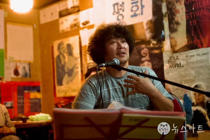 “Esta terra é sua ou minha”, de Jeong Jinseok — blues de resistência que captura a tragédia de Soseong‑ri